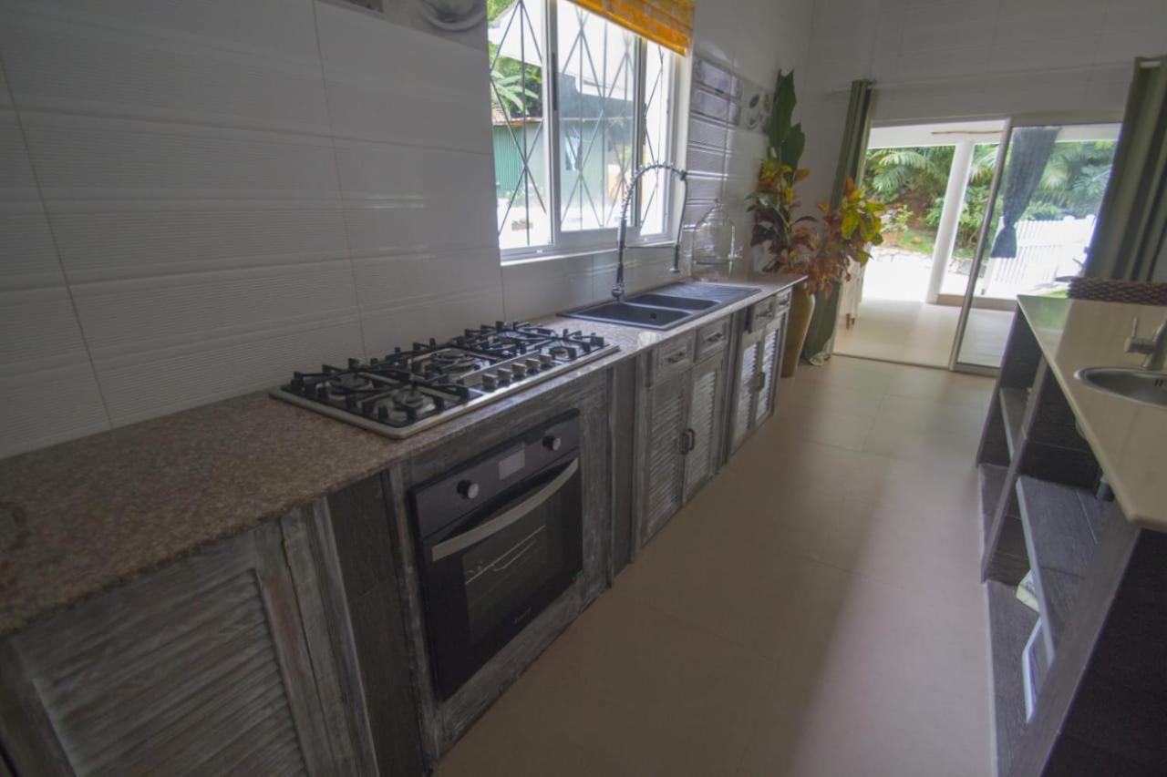 Le Comfort Anse Royale Esterno foto