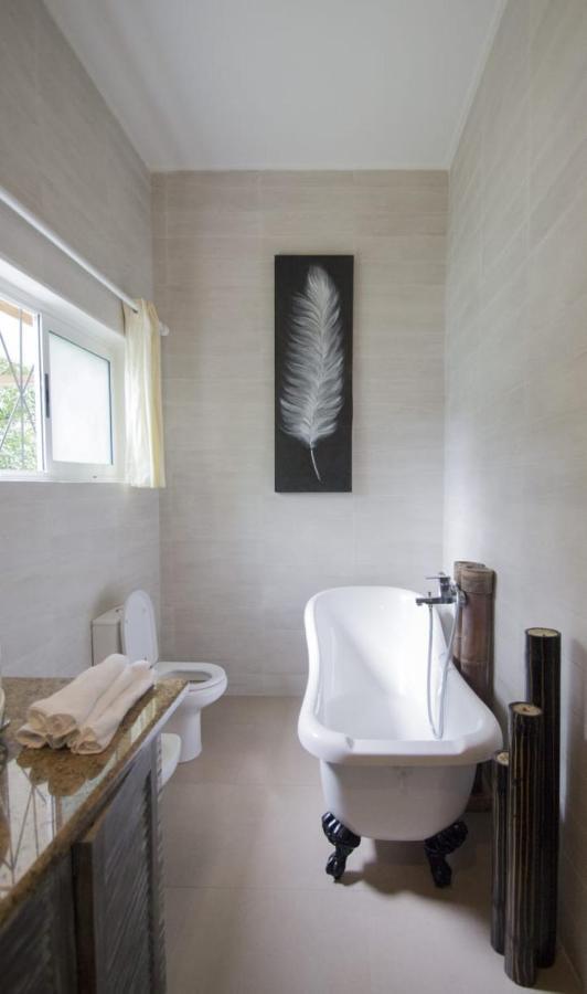 Le Comfort Anse Royale Esterno foto
