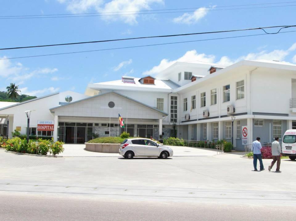 Le Comfort Anse Royale Esterno foto
